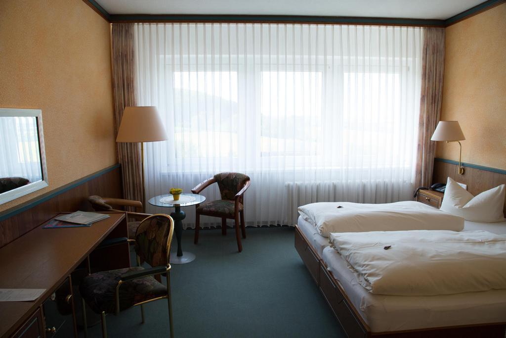 Hotel Reifenstein Kleinbartloff Exteriör bild