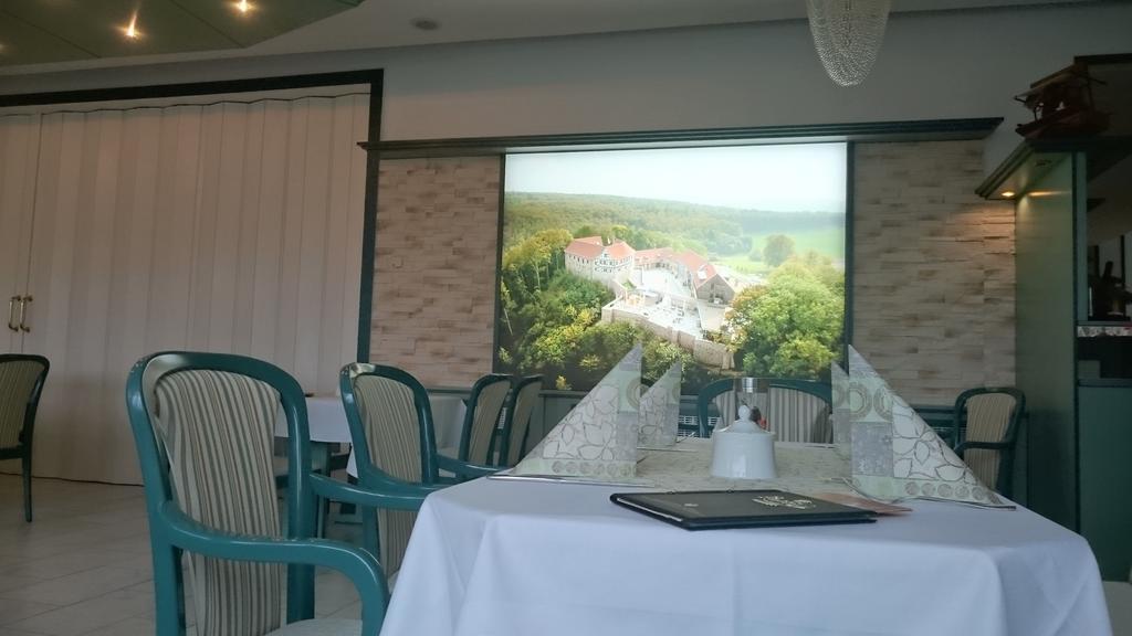 Hotel Reifenstein Kleinbartloff Exteriör bild