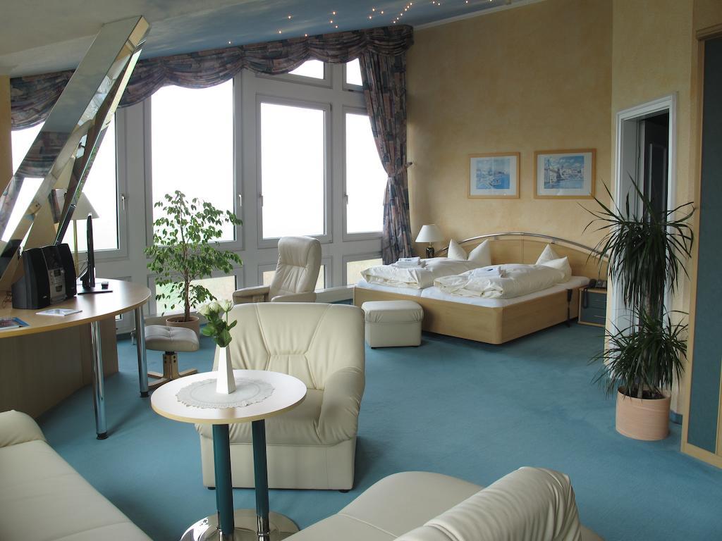Hotel Reifenstein Kleinbartloff Exteriör bild