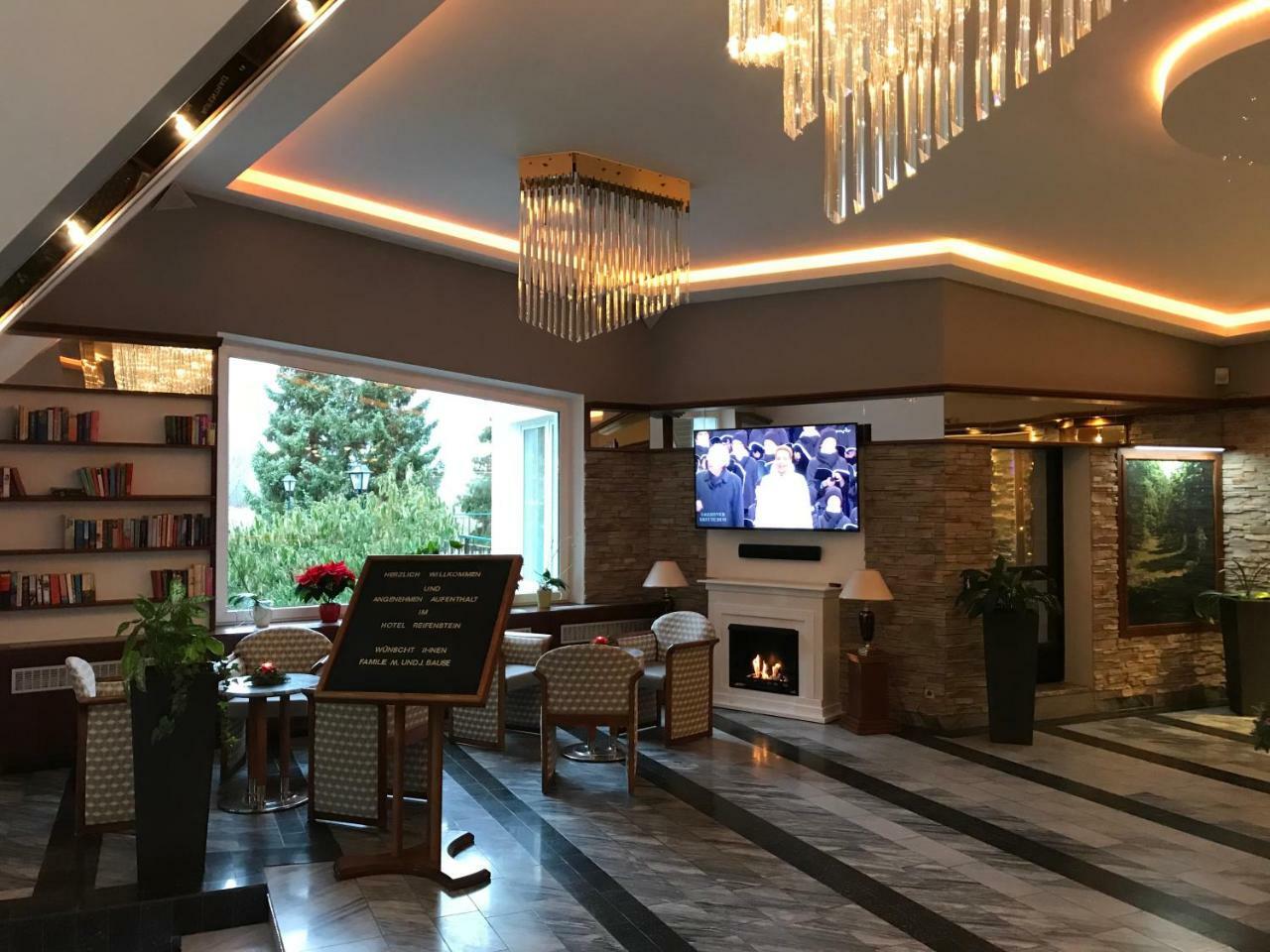 Hotel Reifenstein Kleinbartloff Exteriör bild