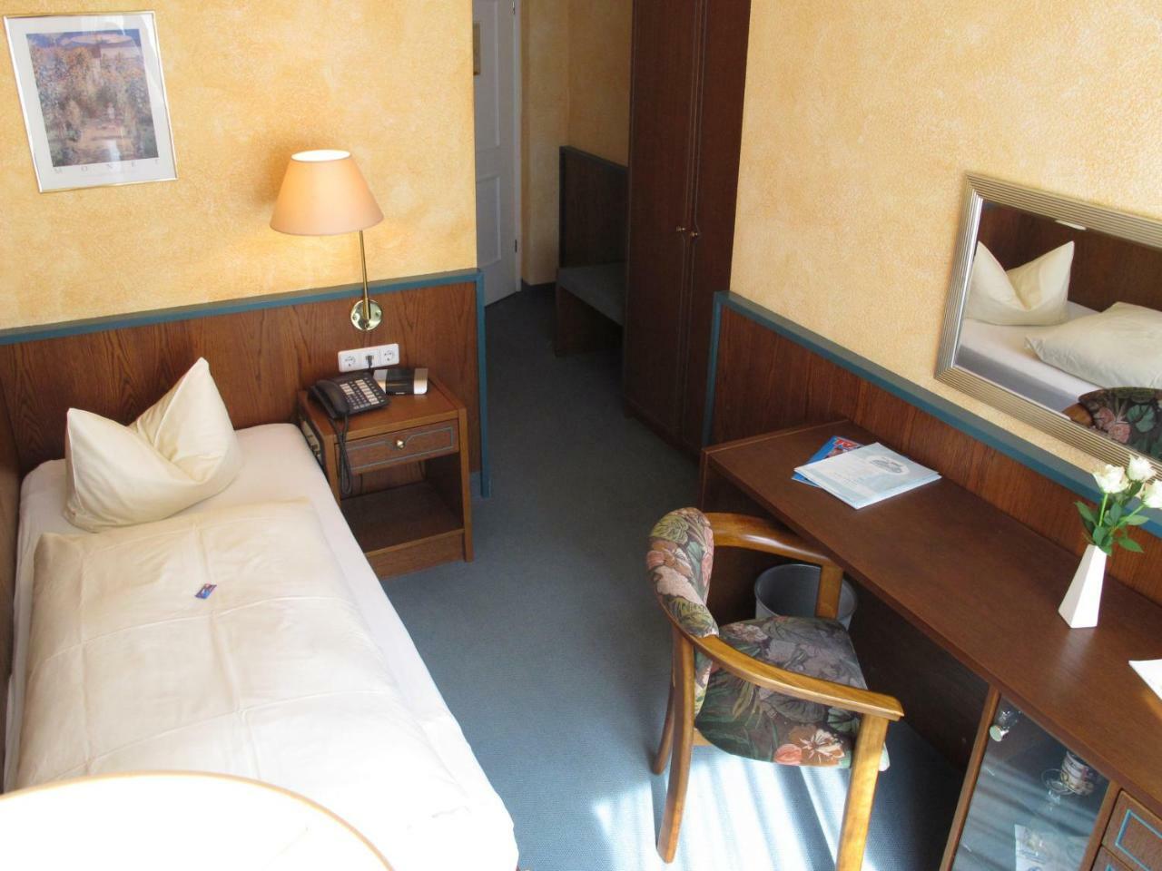 Hotel Reifenstein Kleinbartloff Exteriör bild